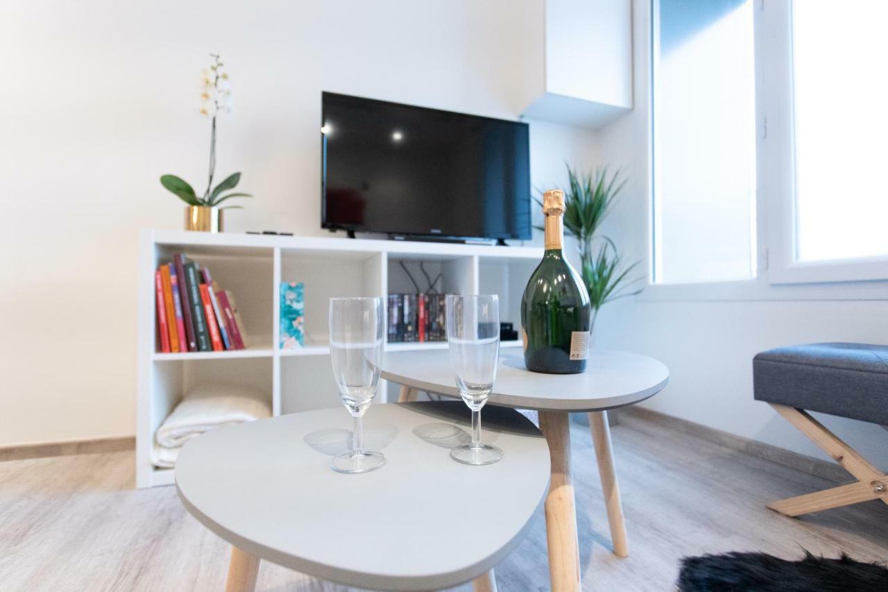 Appartement Au Pied De La Cathedrale Reims Bagian luar foto