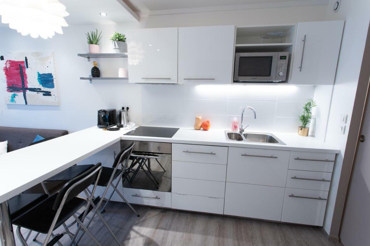Appartement Au Pied De La Cathedrale Reims Bagian luar foto